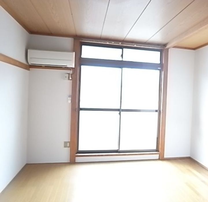 ロイヤルハイツ壱番館A棟の居間