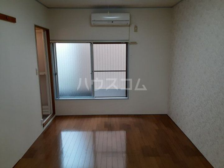 湘南ハイツの居間