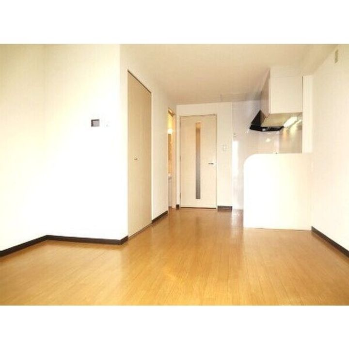 グランドサクセスの居間