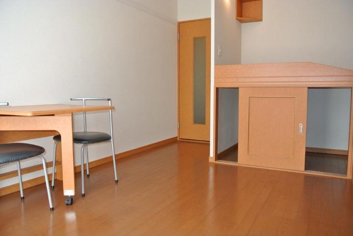 レオパレスどりぃむ21の居間