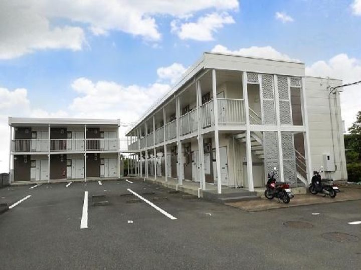 レオパレスフラワーハイツの外観