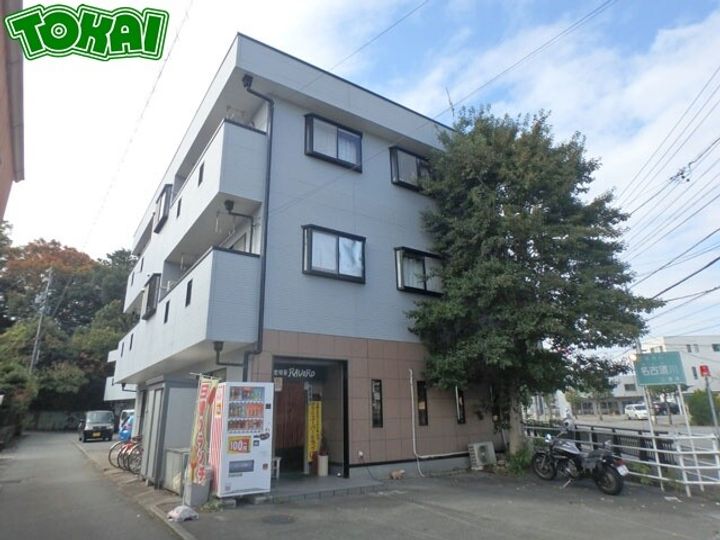 ロイヤルメゾンRAVOROの外観