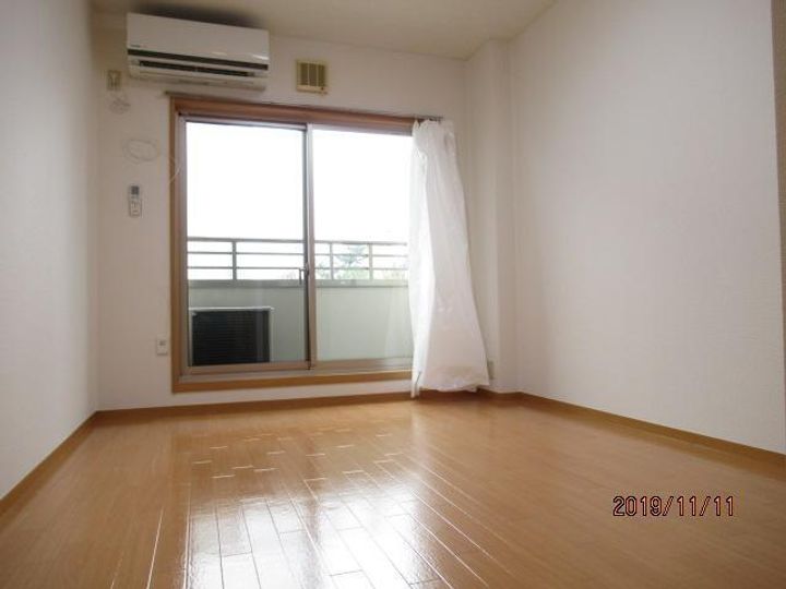 埼玉県さいたま市大宮区吉敷町4(マンション)の賃貸物件の居間