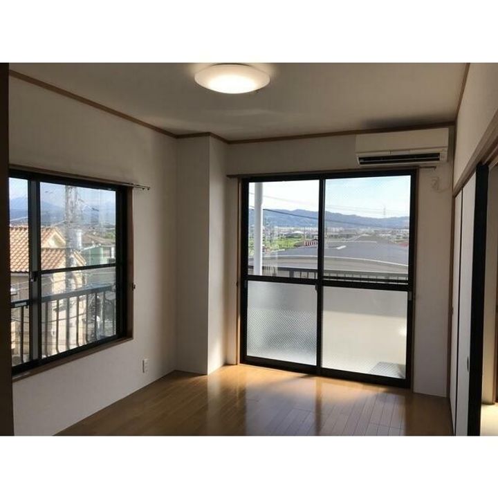 神奈川県小田原市穴部(マンション)の賃貸物件の居間