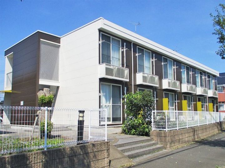 レオパレスカネエーズ松ヶ丘A棟の外観