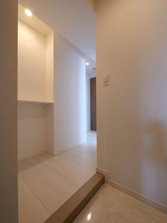 東京都台東区竜泉3(マンション)の賃貸物件の玄関