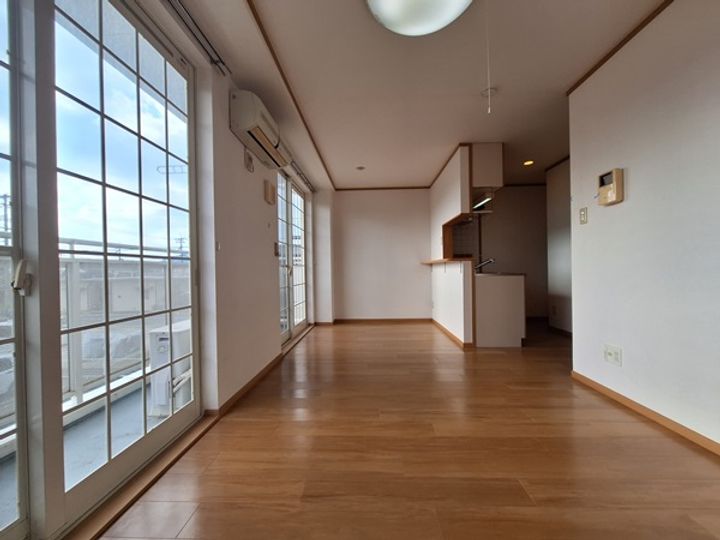 山口県防府市新橋町(アパート)の賃貸物件の居間