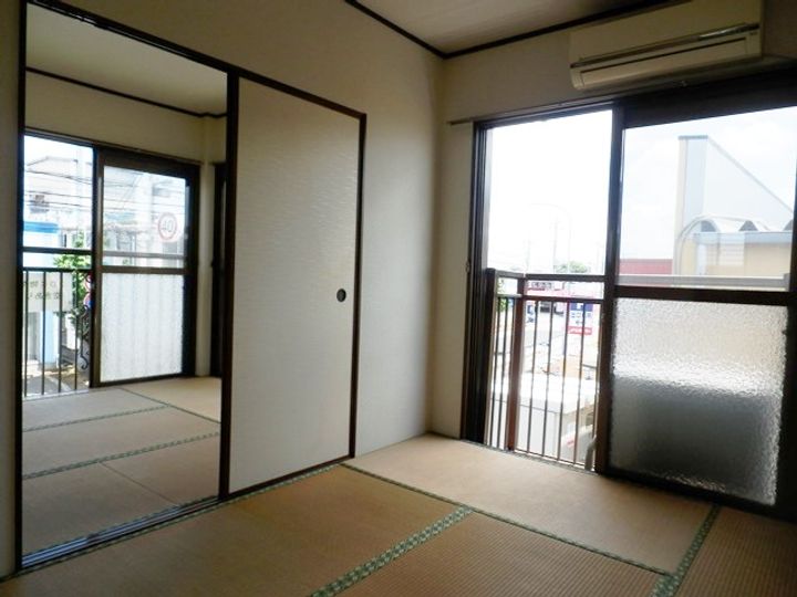 コスモハイツ宍倉の居間