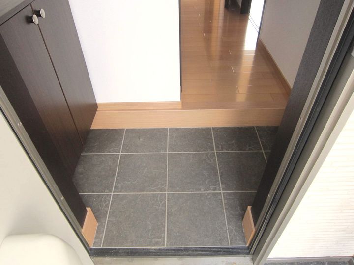 宮城県多賀城市新田字南関合(アパート)の賃貸物件の玄関