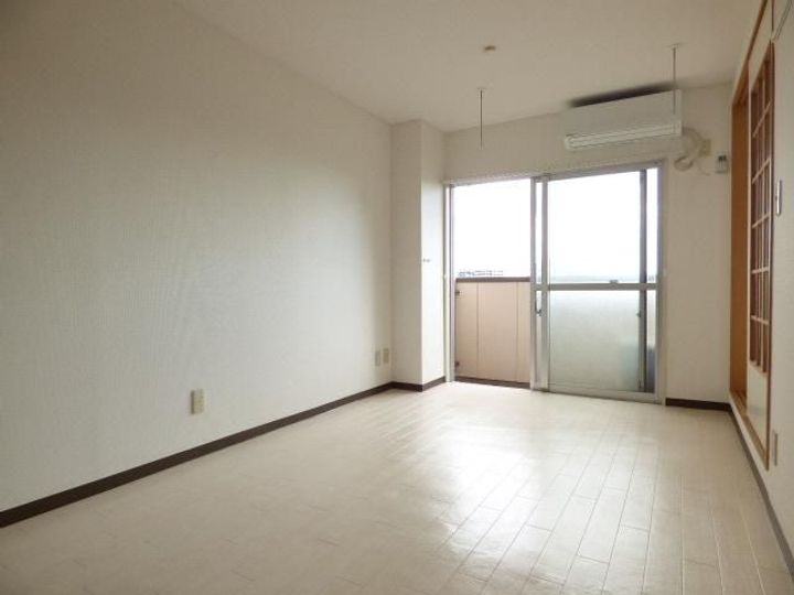 プレステージ千葉の居間