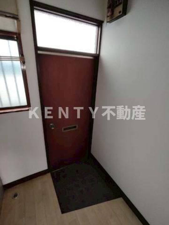 遠山コーポの玄関