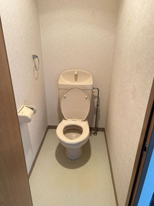 コムズ学園前の内装
