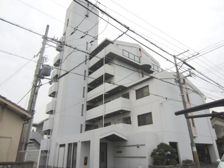 エクセル赤松の外観