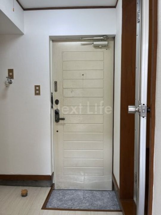 シャルマンハウス東豊田の玄関