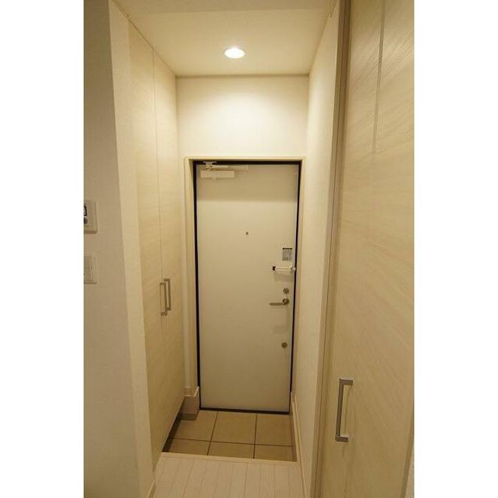 ホームズ千住の玄関