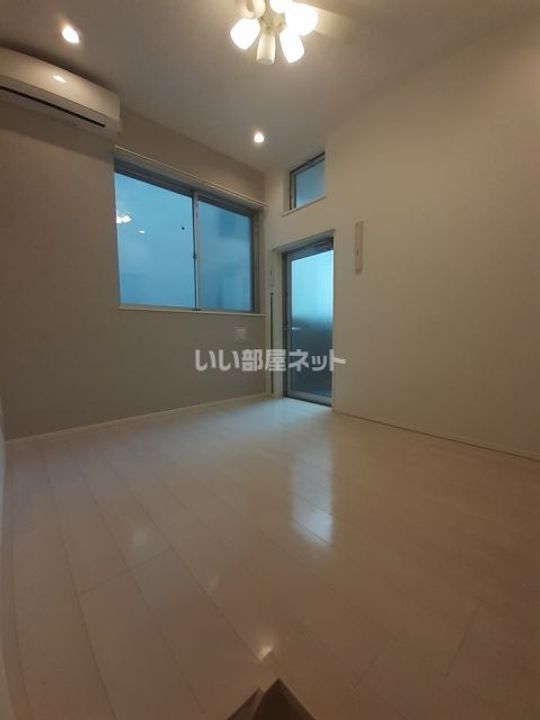 大阪府東大阪市西堤楠町3(アパート)の賃貸物件の居間