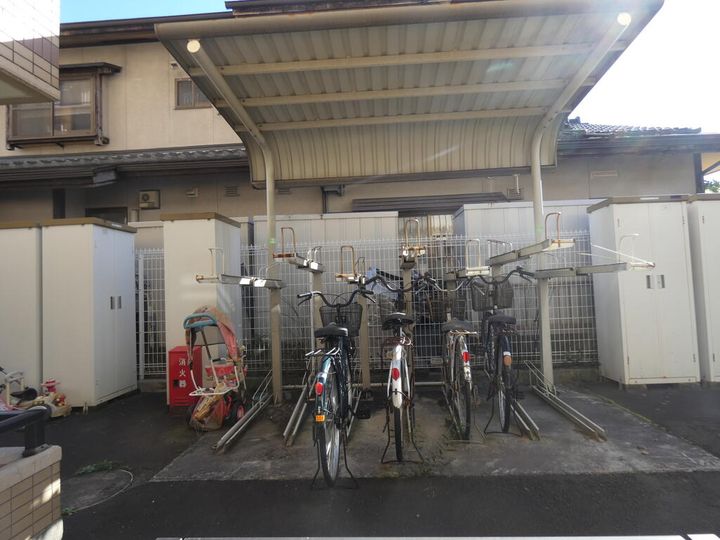 アバンサール泉中央の地図