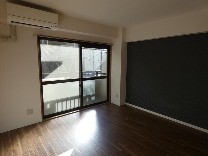 アバンサール泉中央の居間