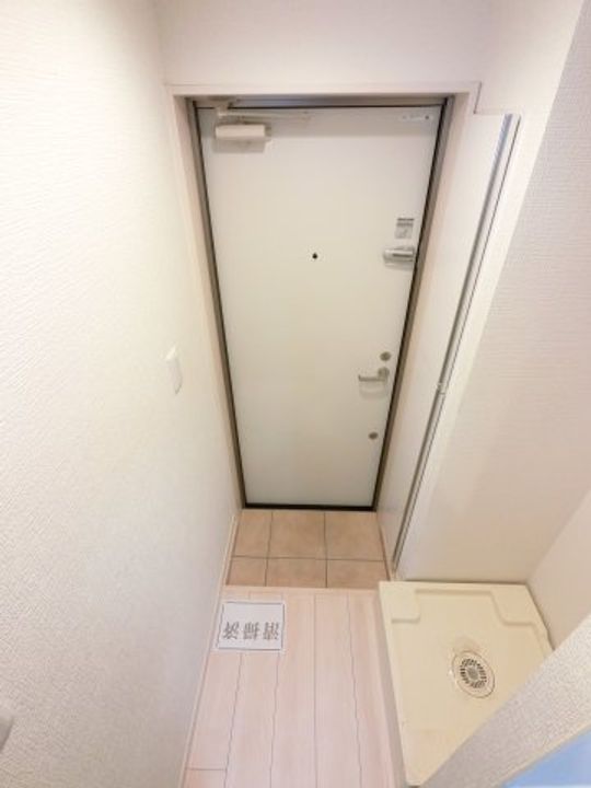 千葉県市川市南八幡5(アパート)の賃貸物件の玄関