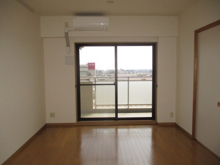 ガーデナヴィルマグノリア市川妙典の居間