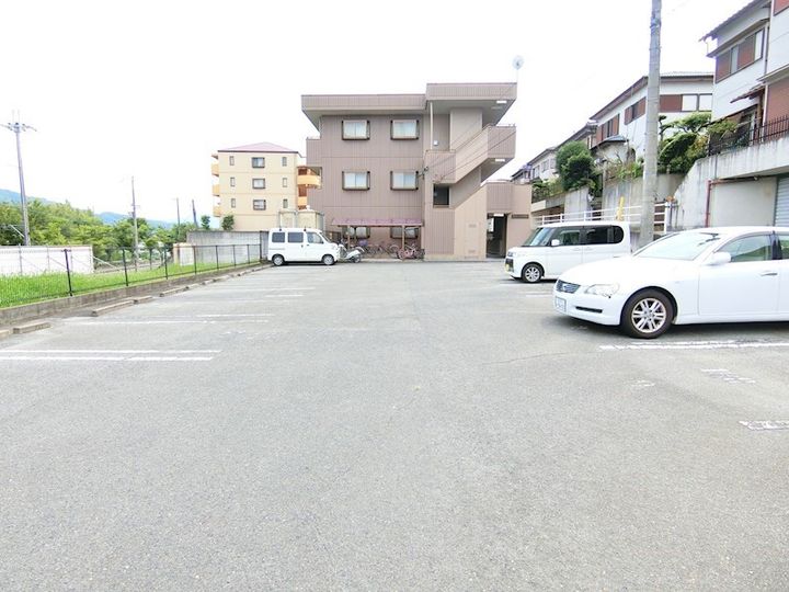 ファミーユ千代田の地図