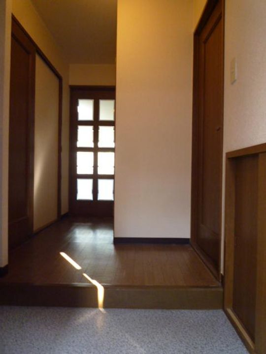 ファミーユ千代田の玄関