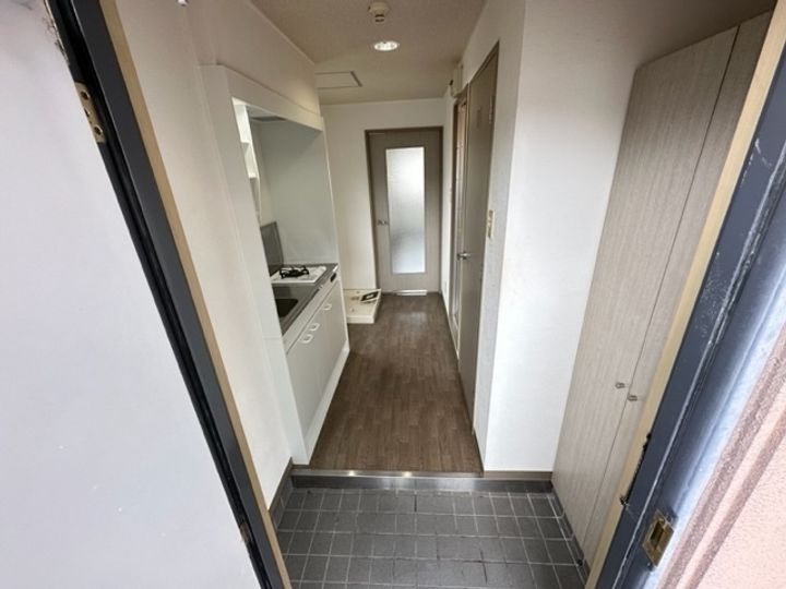 グランディールKYの玄関