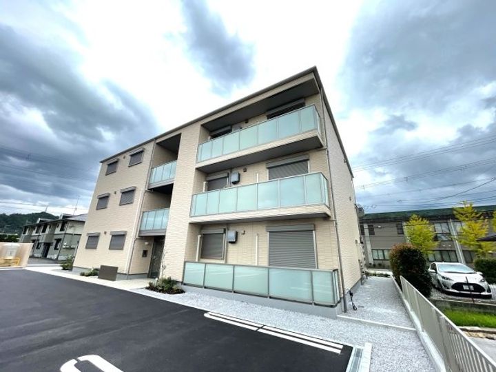 滋賀県米原市下多良3(マンション)の賃貸物件の外観