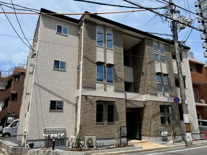 フォレスト クレーンの外観