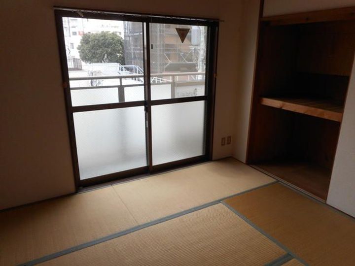鶴見オゼキビルの内装