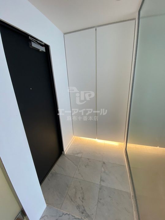 コートモデリア白金の玄関