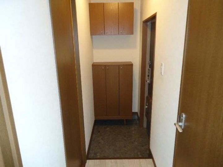 ロイヤルハイツ藤田の玄関