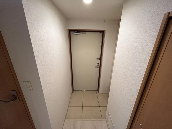 カスタリア一番町WESTの玄関
