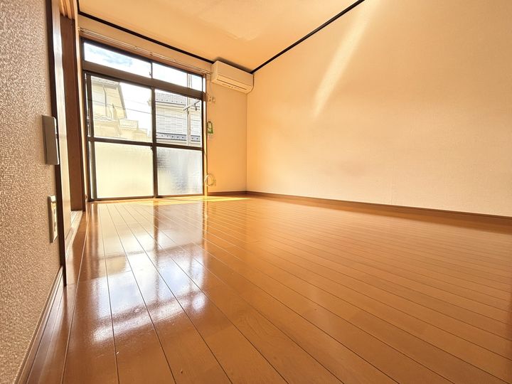 ハイツ都紀の居間