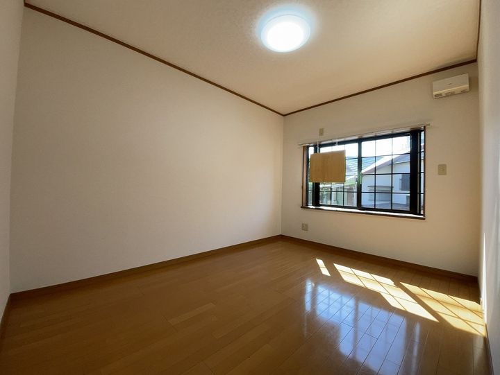 メイプル生野の居間