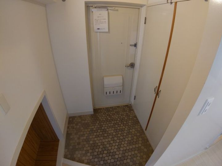 中山五月台14号棟の玄関