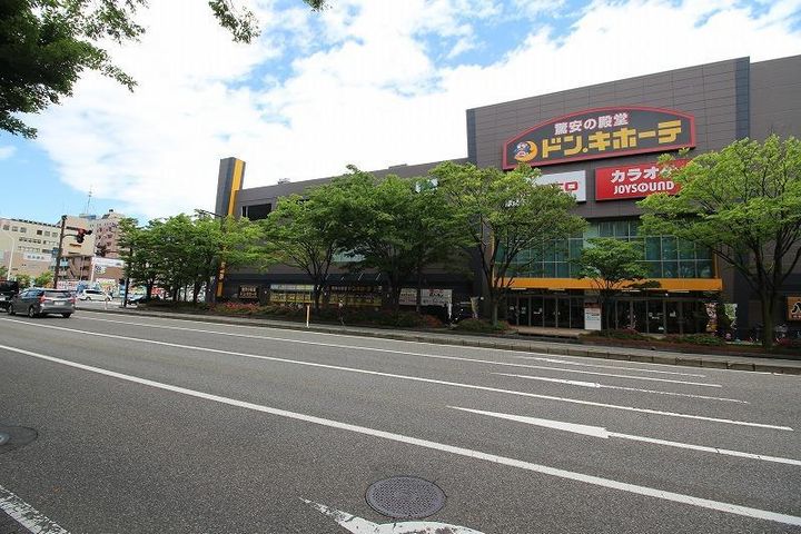 カナンパレス天神の周辺