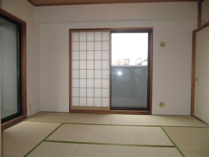 ファヴォ-ル白壁の内装