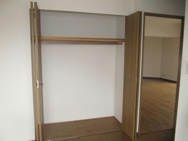 ファヴォ-ル白壁の居間