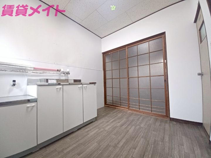三鈴アパートの居間