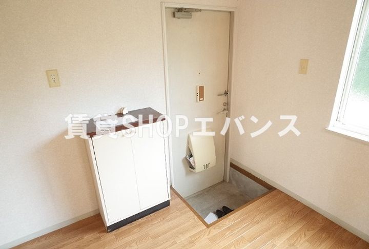 飛の台ハイツA棟の玄関