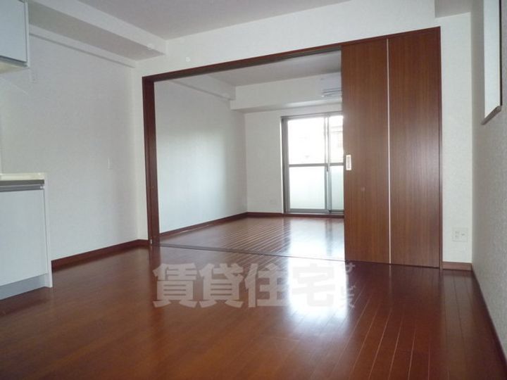 第6アローズ緑地公園の居間