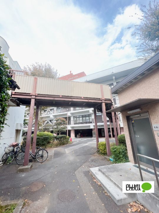 メゾンドリバージュの周辺