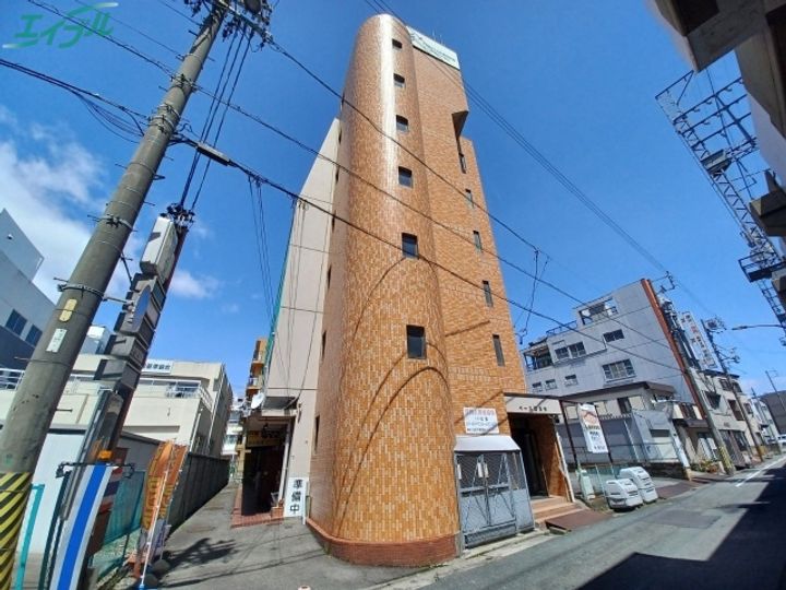 ベース四日市の外観