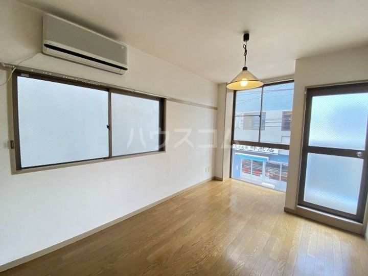 こぼり第2ビルの居間