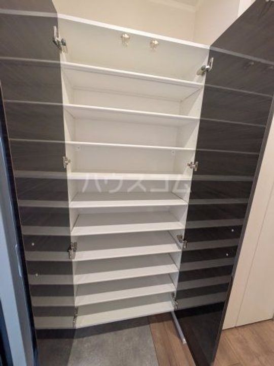 Tear La 有東の内装