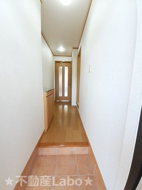 徳島県板野郡松茂町笹木野字八山開拓(アパート)の賃貸物件の玄関