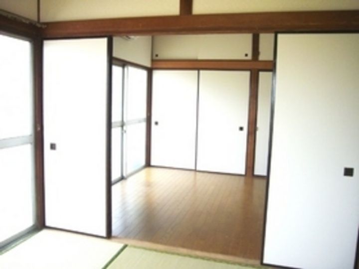 東京都狛江市和泉本町4(マンション)の賃貸物件の居間