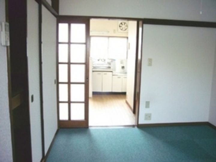 東京都狛江市和泉本町4(マンション)の賃貸物件の居間