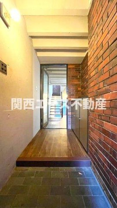 大阪府寝屋川市成田南町(一戸建)の賃貸物件の玄関